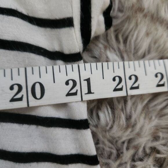 Sew in Love Black and White Striped Shirt Sleeve T-shirt Women's Size Small - Picture 8 of 9